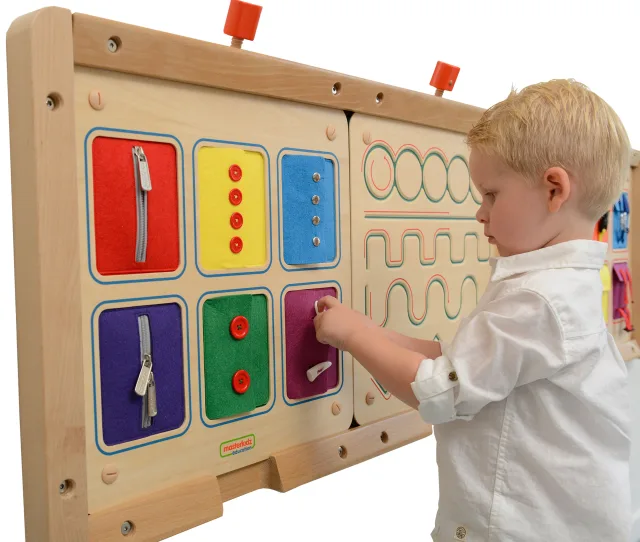 Montessori sienas tāfele rāvējslēdzēju un pogu atvēršanai un aizvēršanai